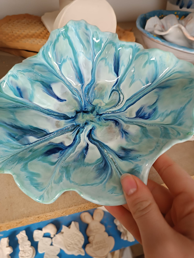 Tvoření misek s efektní glazurou